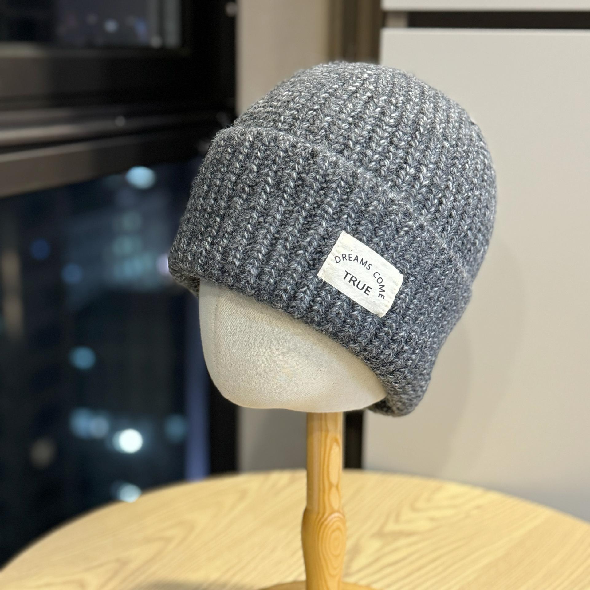 

New style knitted hat with fabric label, unisex, fashionable, trendy, simple, warm, ear-protecting, face-slimming, autumn and winter woolen hat Adult54-60Average Size темно-сірий