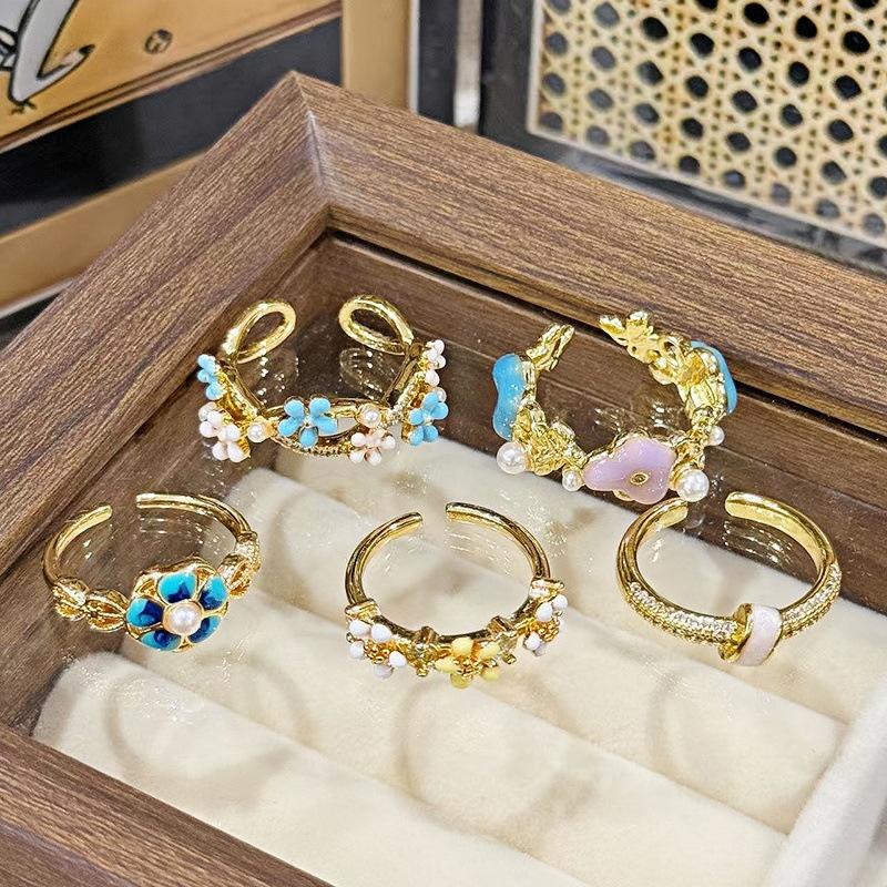 Medieval Gold High-End Elegant Enamel Open Ring Cold Wind Light Luxury Flower Index Finger Ring Female