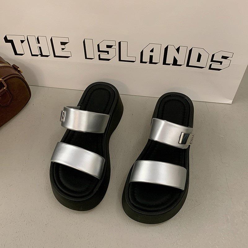 

Французские шлепанцы на высокой платформе женские летние для улицы модные и с высоким чувством 2025 супер горячие новые модели с юбкой на танкетке 40 серебряный