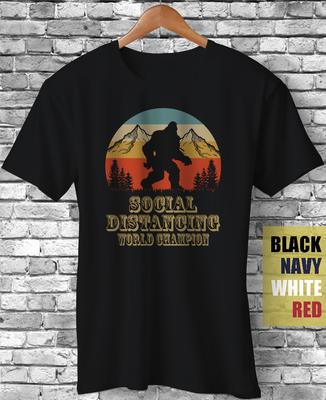 Champion du monde de distanciation sociale Bigfoot Cadeau amusant T-shirt rétro Virus Pandémie T-shirt unisexe