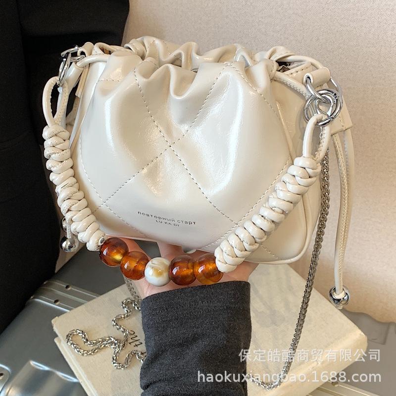 This year, the popular small bag women's 2025 new autumn and winter niche design diamond chain shoulder bag texture bucket bag
