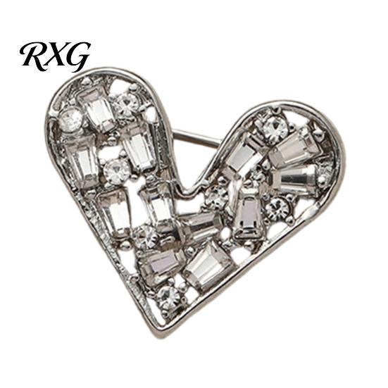 Love Brooch Brooch, with Shiny Rhinestone Decor, Strong Buckle Secure Fit Sturdy Elegant Pin Alloy Classic Heart Shape Versatile Clasp Pin, for Coats