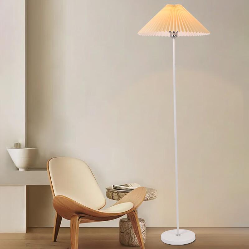 OEING Nordická plisovaná stojací lampa