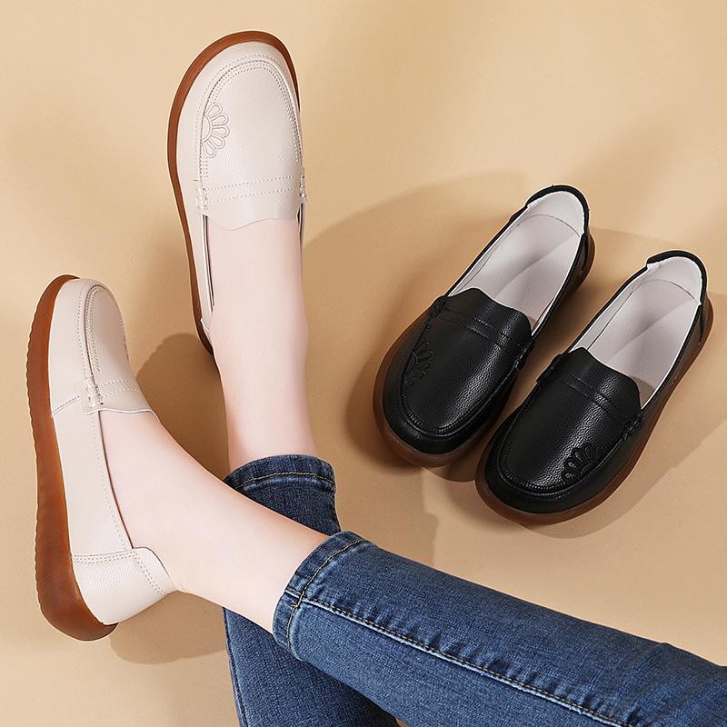 Women's casual large-sized spring and summer breathable loafers, walking leather shoes, fashionable flat work shoes for women