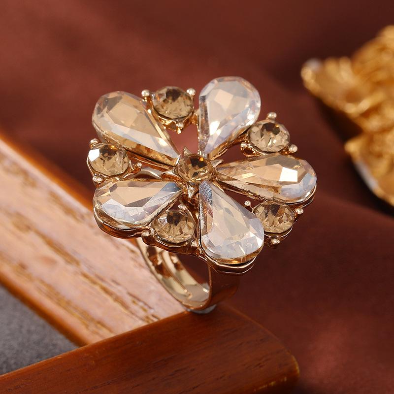Small niche design, exaggerated personality, big flower index finger ring style, high-end scarf buckle, trendy opening ring for women