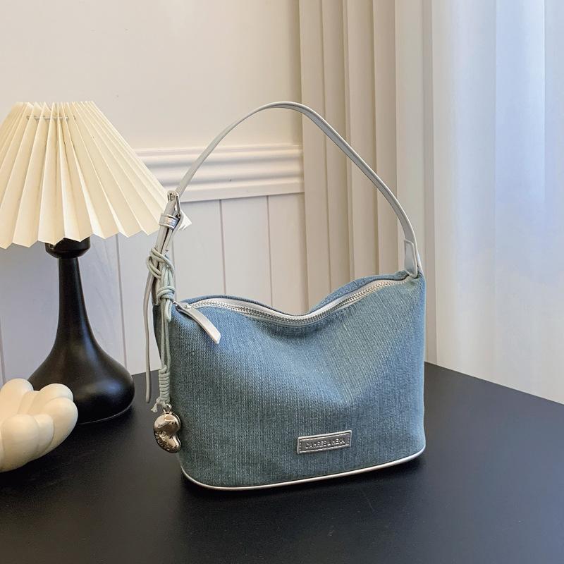 

Large capacity bag women s new niche commuter dumpling bag high-end single shoulder messenger bag серебряный