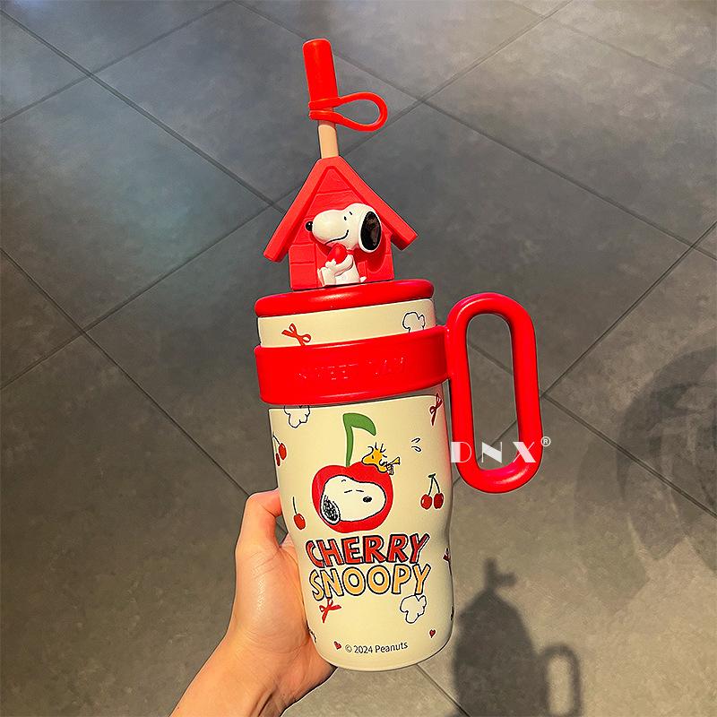 

Snoopy New Doll Insulation Cup Creative Ice Bar Cup Portable Handy Sports Outdoor Water Cup Cup для чоловіків і жінок Студентська чашка 800ml червоний
