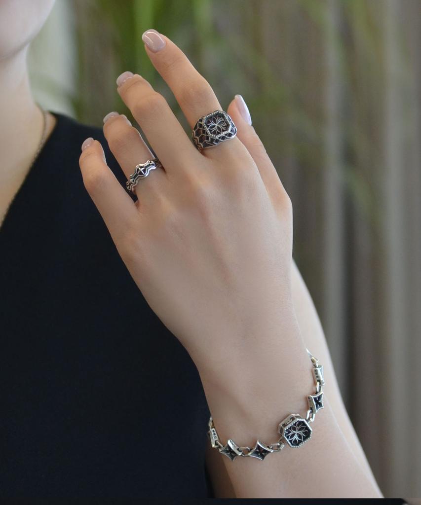 Vivus Ventana Diamant Bold Sealing Antique Silver Ring (Type B)
