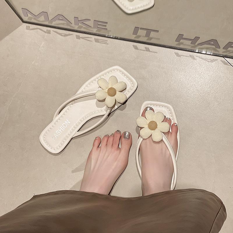 -Flip-flops for Women To Wear Summer Cute Flowers Versatile Flat-bottomed Beach Cool Slippers