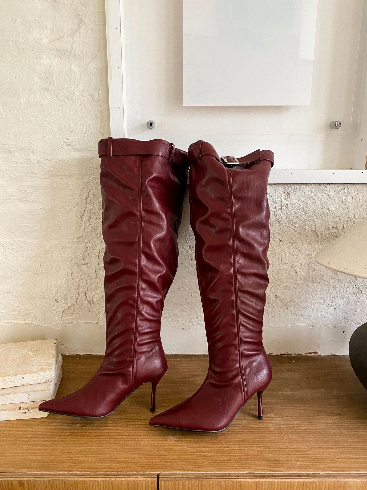 

Винтажные западные ботинки на меху женские 2025 лето новые квадратный носок тонкий каблук широкое голенище пряжка ремень складки ботильоны до икры 39 красный