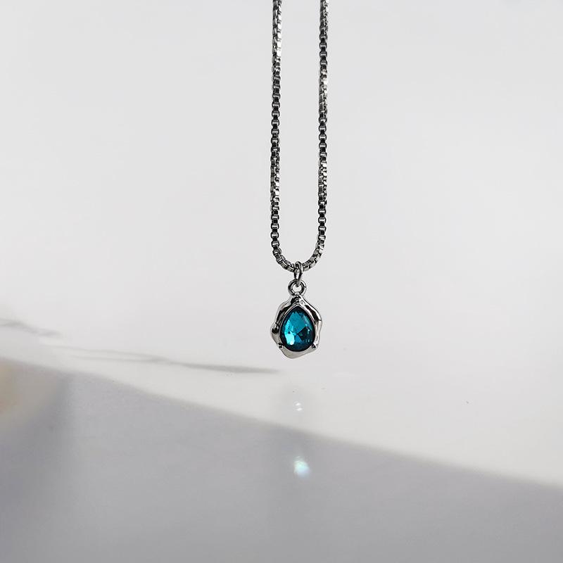 Elegant Glacier Blue Water Drop Necklace for Women - Versatile, Exquisite, and High-End Clavicle Design