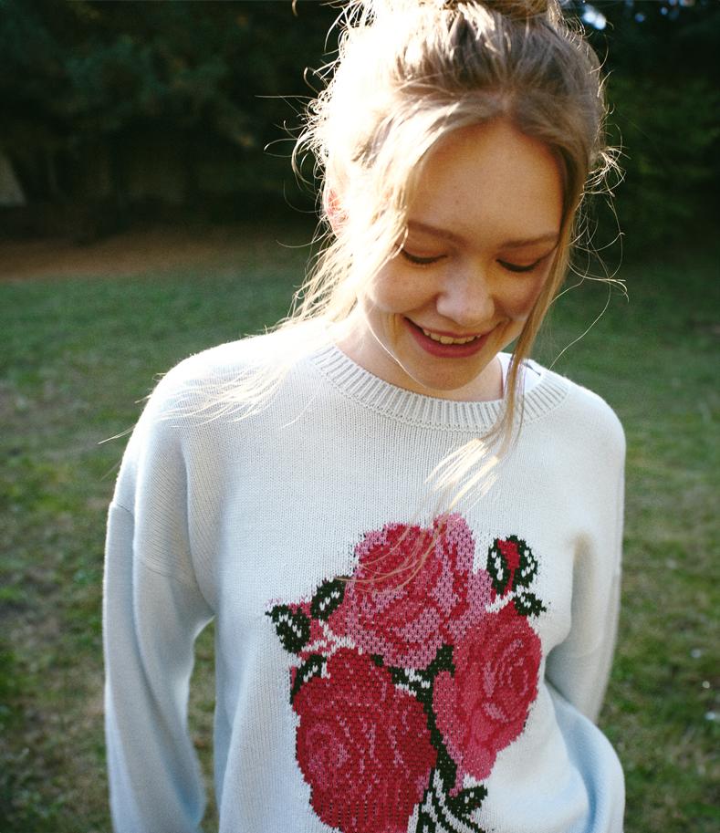 CHANCECHANCE Flower Knit Sweater(Sky Blue)