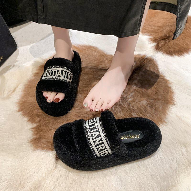 Neue Buchstaben-Ein-Wort-Baumwollpantoffeln Herbst und Winter 2025 flauschige Pantoffeln Damen Outdoor-Wear Fee Mode vielseitige dicke Sohle