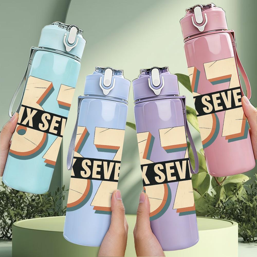 1PC Retro Six Seven Number Badge 750ml Color Plastic Sports Water Bottle Leakproof Flip Straw Lid Suitable for Sports Office Home Use