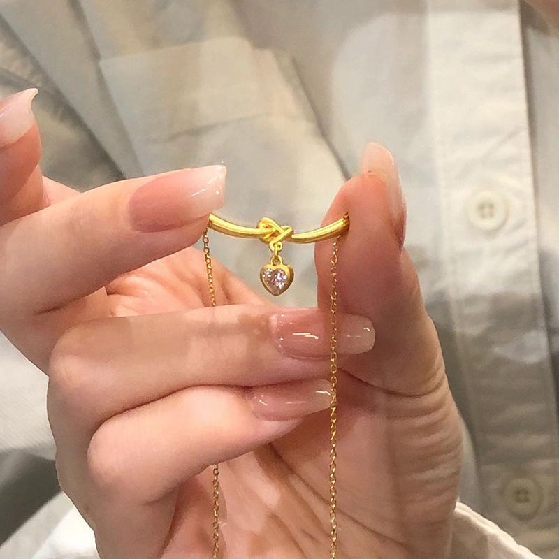 Korean Version Of Girl'S Heart Knotted Love Necklace Female Niche Light Luxury High Sense Hollow Heart-Shaped Clavicle Chain Temperament Neck Chain