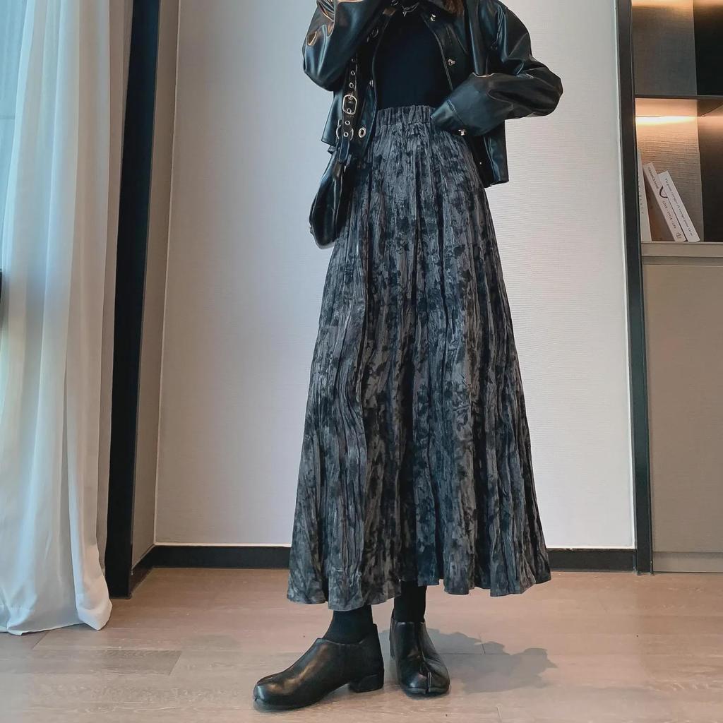 Women's Retro Tie-Dye Velvet Skirt: Pleated, High-Waist A-Line for Autumn/Winter 2024.