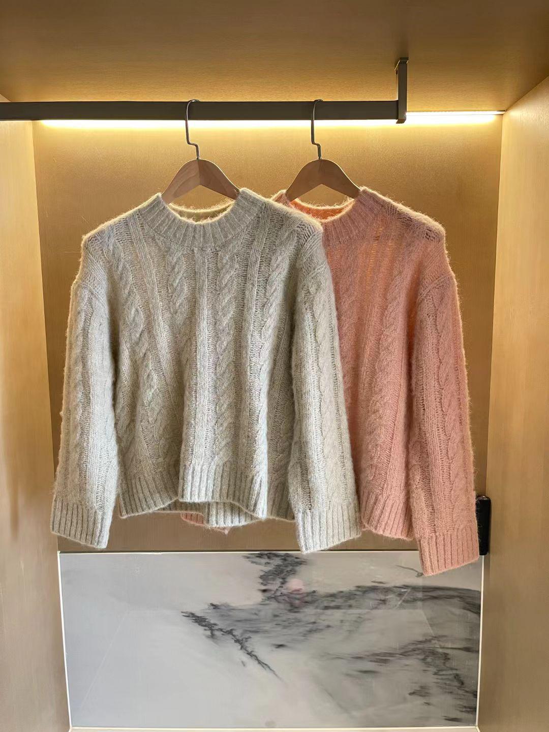 Women s Retro Cable Knit Sweater - Loose Fit, Round Neck Pullover for Autumn/Winter Small