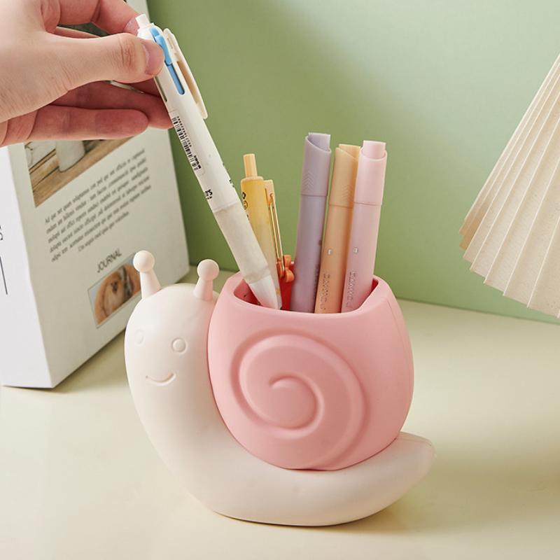 1Pc Cute Macaron Color Snail Plastic Pen Holder Kawaii Desk Decoration Office Stationery Organizer Girl Makeup Brush Storage Box