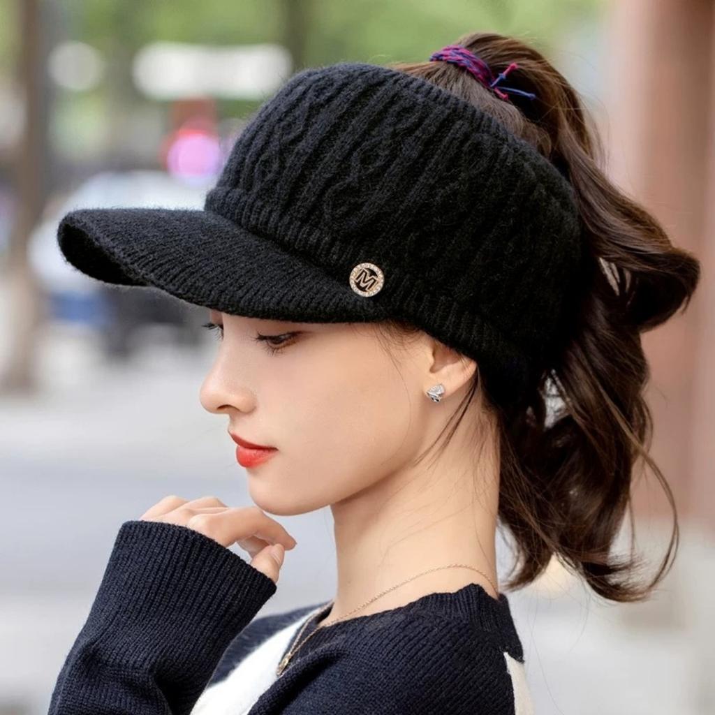 Autumn and Winter Warm Hollow Top Hat, Thickened and Can Tie A Ponytail To Prevent Cold, Ear Protection Knitted Hat, Fashionable Duckbill Hat