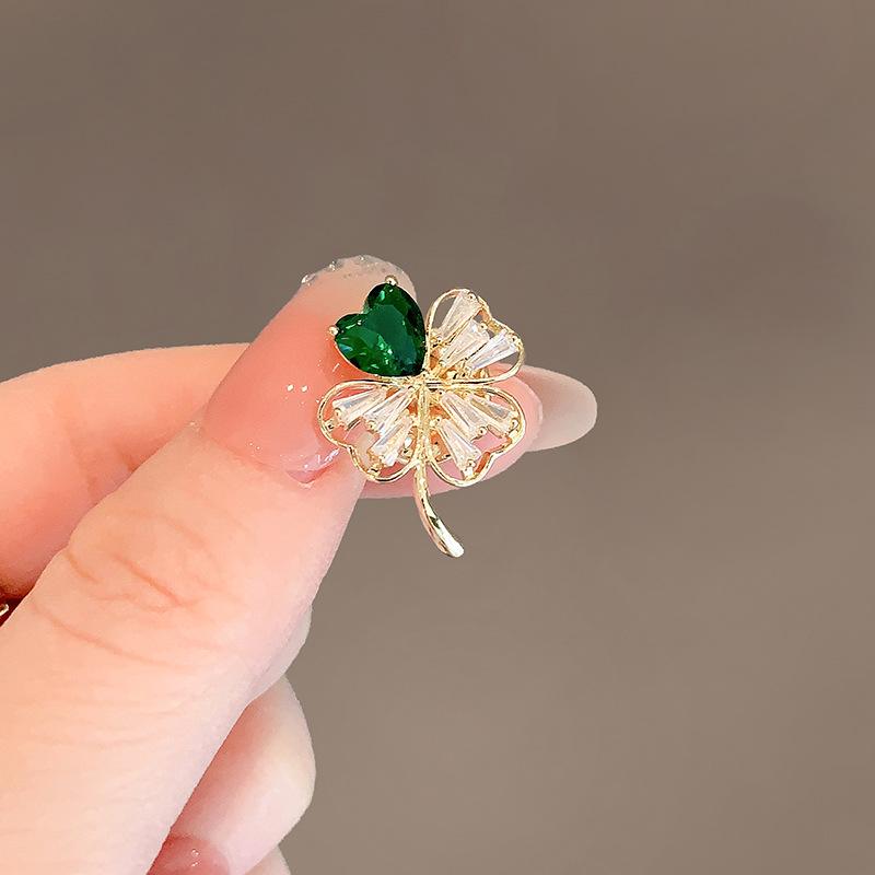 2024 Women's High-Grade Anti-Exposure Brooch: Stylish, Niche Design Clothes Pin.