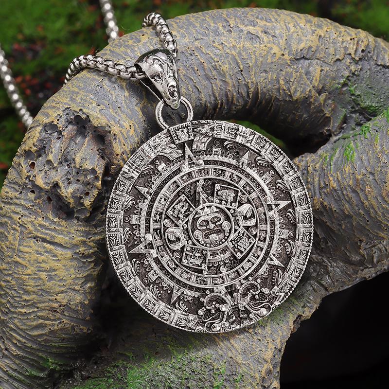Retro Punk Aztec Mayan Solar Calendar Pendant Necklace for Men and Women Fashion Trend Sun God Lucky Amulet Jewelry Gift
