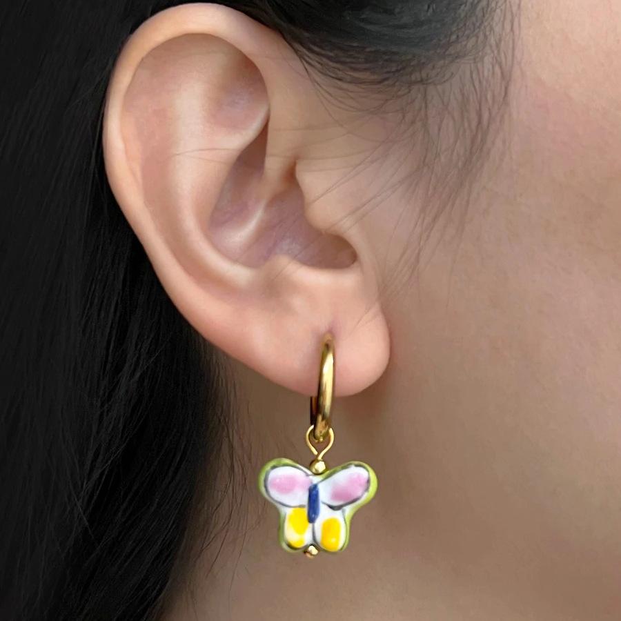 Modische asymmetrische Hängeohrringe aus blau-weißem Porzellan, Vintage Keramik, runde Edelstahl-Creolen, exquisiter Schmuck