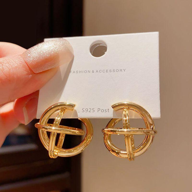 Cold Wind Cut Out Planet Metal Female Niche Style Ear Ring Gold