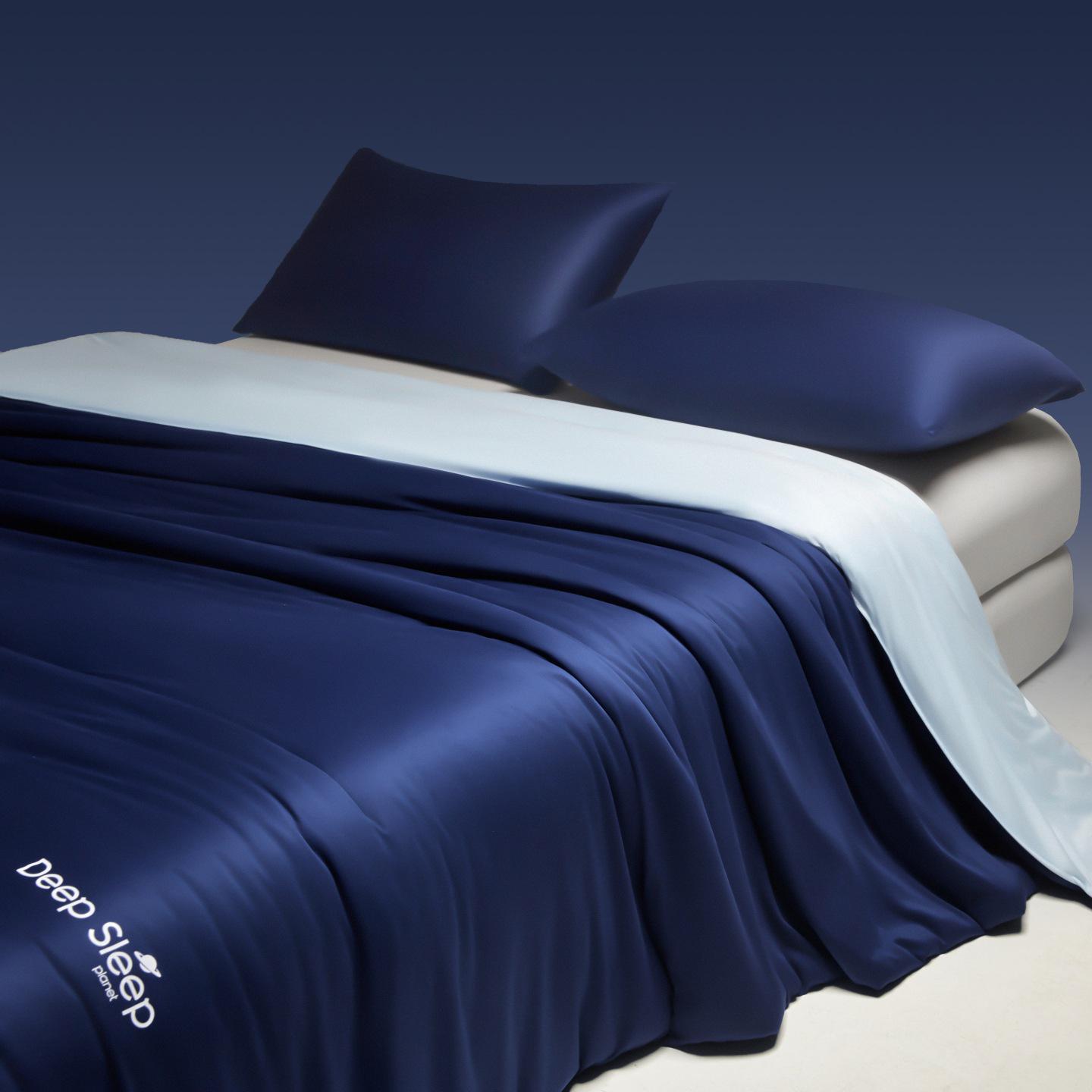 

2026 Deep Sleep Temperature-Controlled Summer Cool Knit Quilt - Single/Double, Two-Tone, Lightweight for Air Conditioning 150x200 cm
