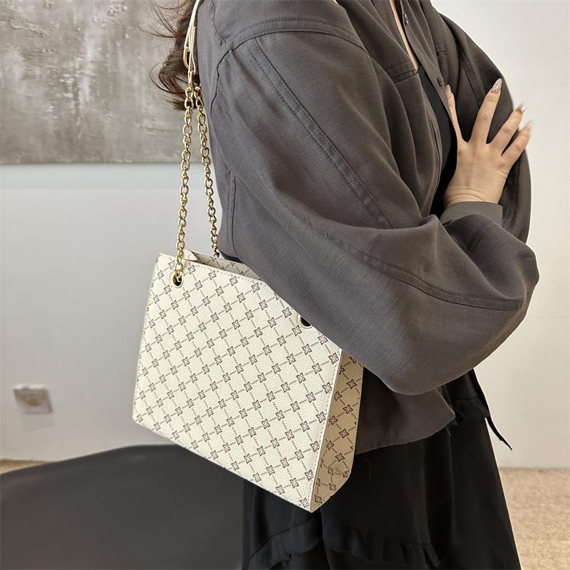 Fashion commuter tote bag women's bag retro casual shoulder bag 2025 new casual simple large-capacity handbag