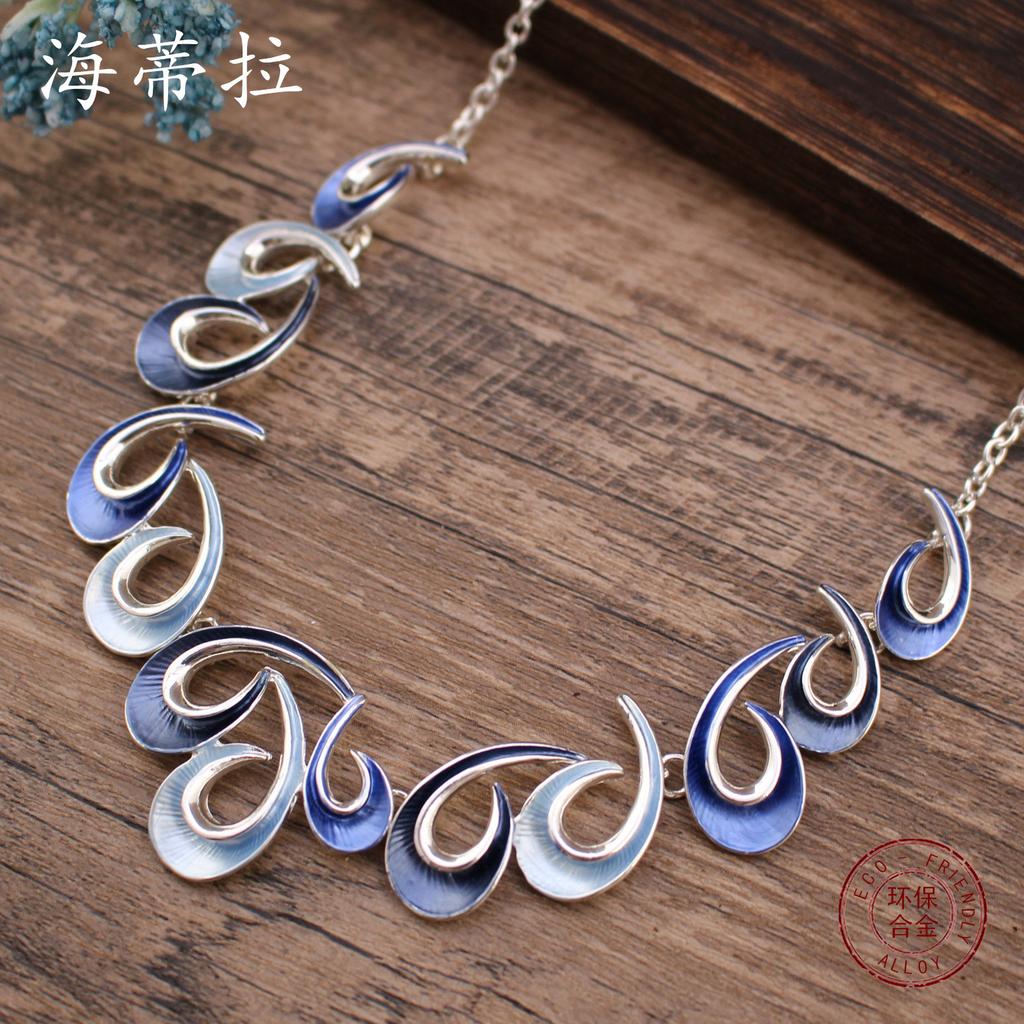 New color-coated geometric hook jade necklace, fashionable and high-end women's geometric hollow versatile necklace