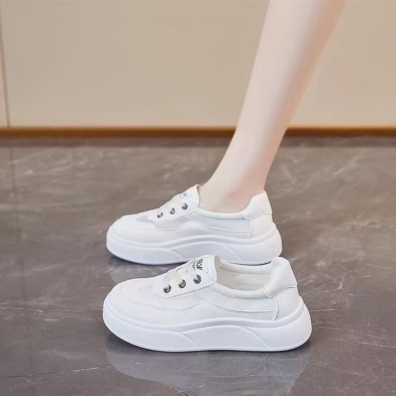 2025 summer little white shoes new Korean version ins female students breathable thick sole heightening casual street shot board shoes mesh surface