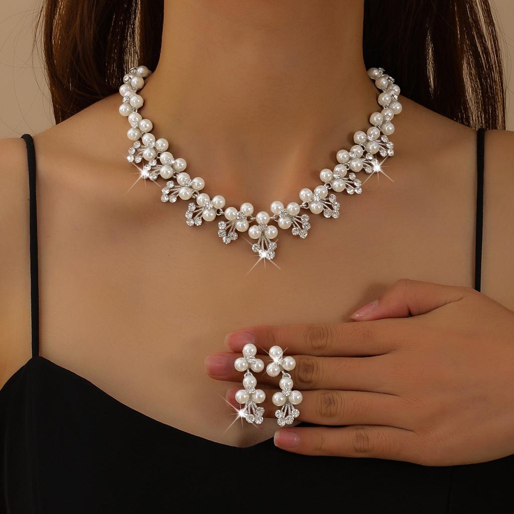 2026 Fashion Pearl Rhinestone Set Chain Women's Explosive Bridal Set Accessories Niche Temperament Clavicle Chain