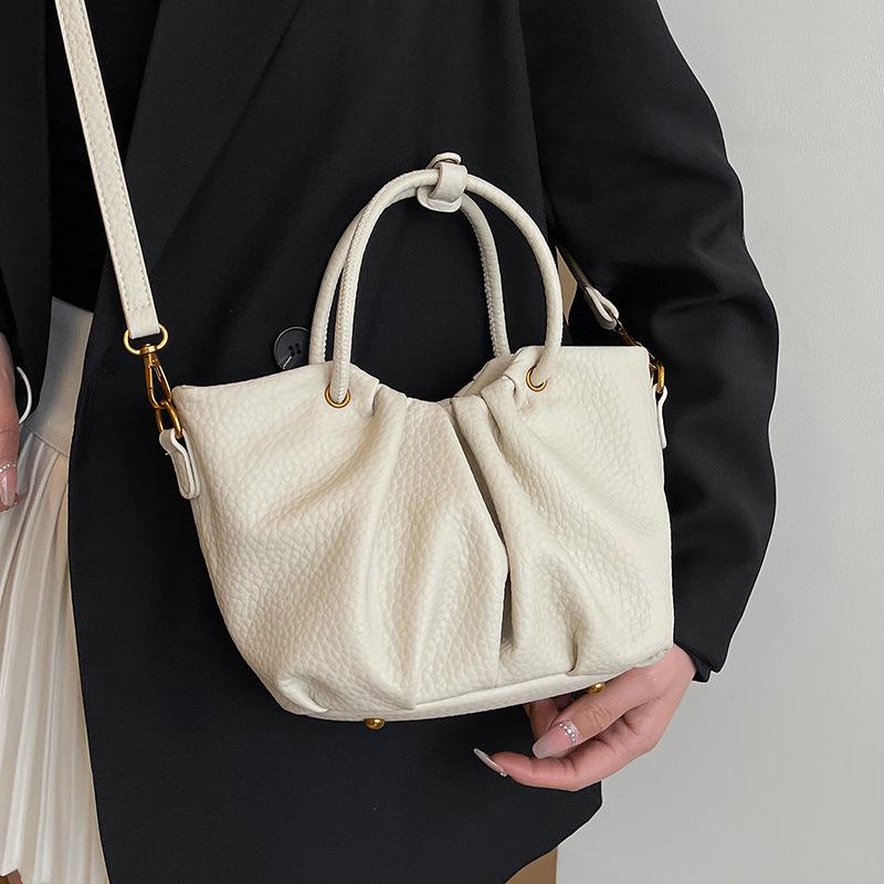 Nouveau sac panier à légumes plissé portable simple sac à bandoulière tendance design de niche motif litchi sac messager pour femmes