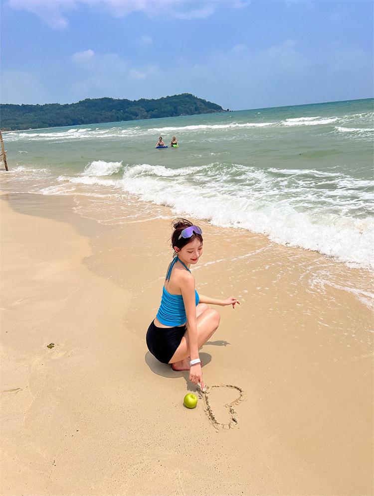 Korean 2024 Slimming Halterneck Tummy-Concealing Two-Piece Swimsuit