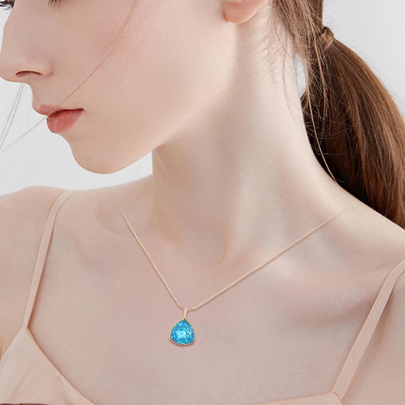 Style Adopts Austrian Imported Crystal Collarbone Necklace Plated Shield-Shaped Pendant Super Flash Jewelry