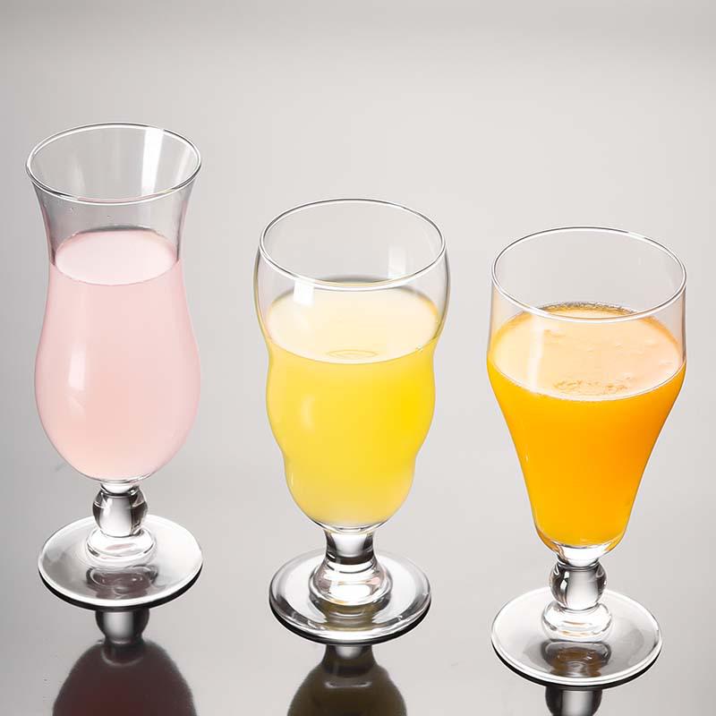 Tulpenförmiges Transparentes Getränkeglas – Hoher Stiel für Saft, Milchtee, Cocktails und Kaltgetränke.