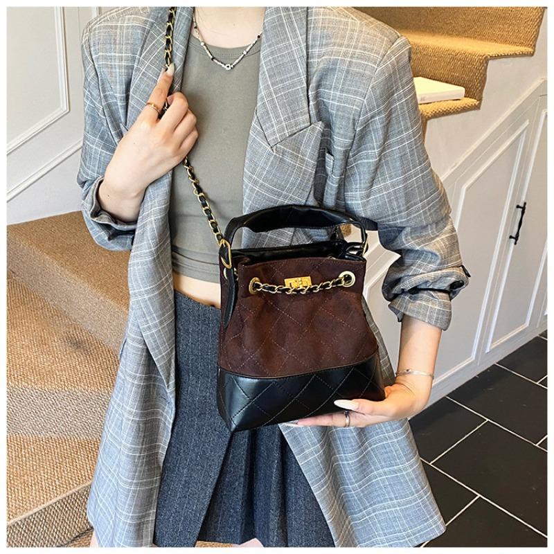 Retro contrasting color large-capacity commuter tote bag new fashionable versatile bucket underarm chain bag