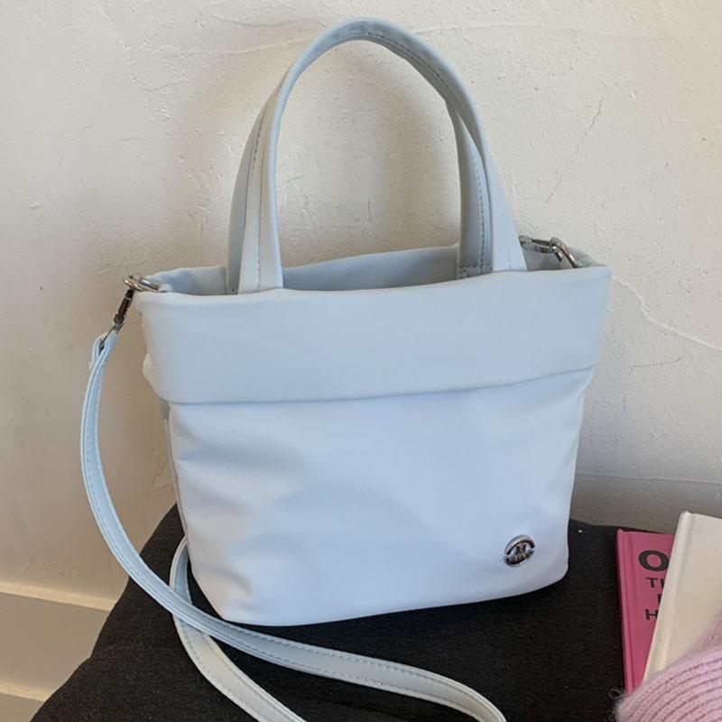 Summer new fashion bucket bag lightweight large-capacity handbag bag simple solid color large-capacity messenger bag