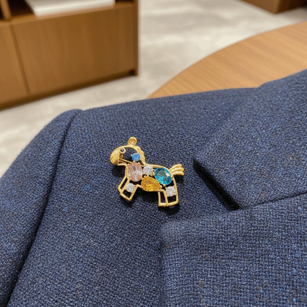 Light Luxury Zodiac Horse Brooch Elegance Crystal Brooch Stylish Animal Brooch  Year of The Horse