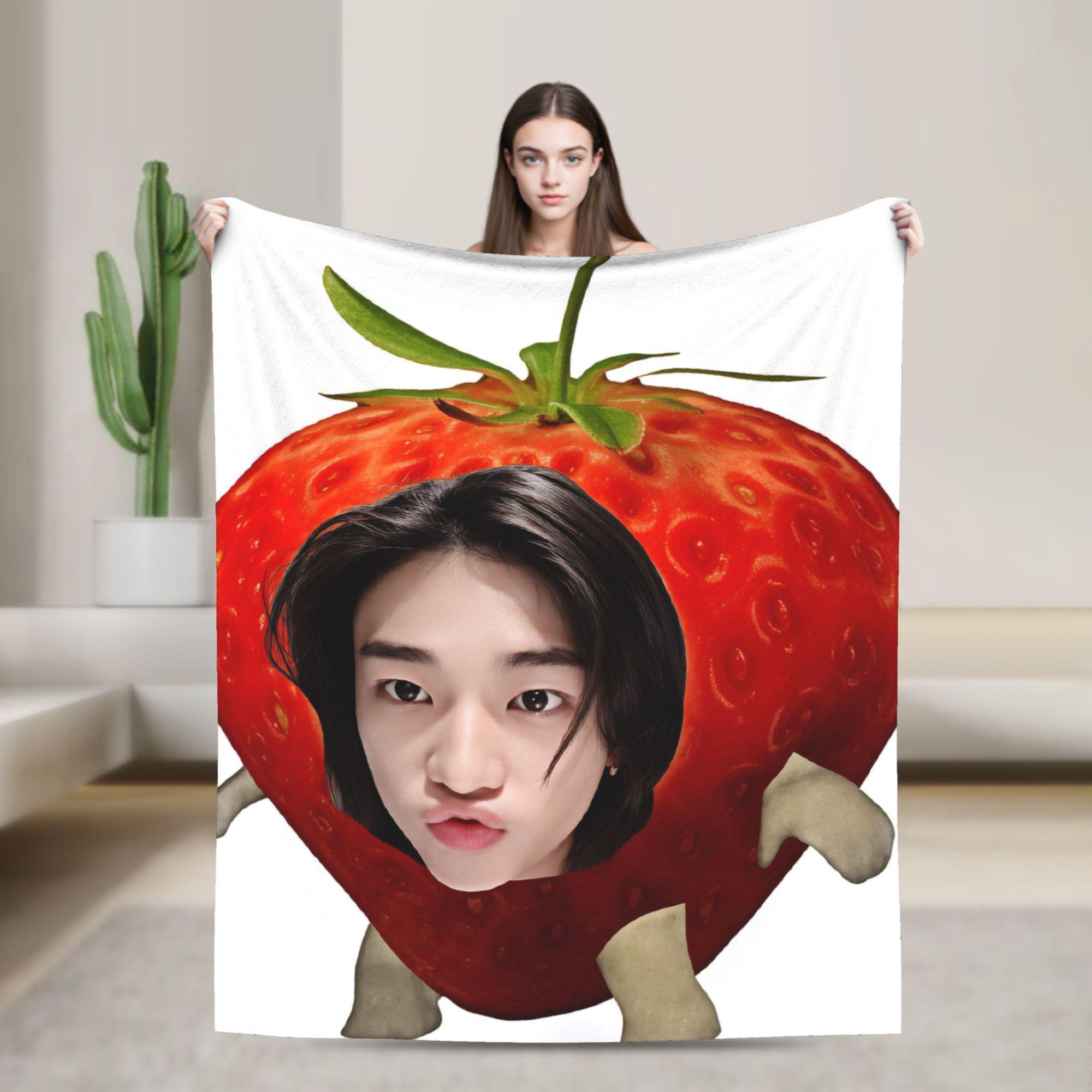 Rockstar Hwang Hyunjin Blanket Autumn  Warm Throw Blanket For Girls Home Decor Flannel Bedspread Bed Cover 75x100cm (30x40inch)