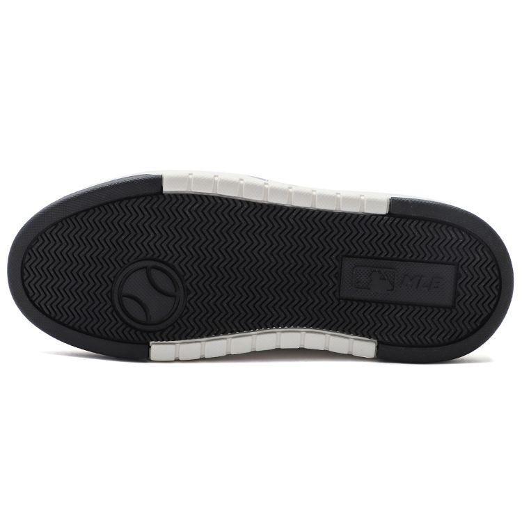 MLB Chunky Liner PU Unique Charm Free Spirited Low Top Sneakers Unisex Sneakers White 3ASXCA12N-50WHS