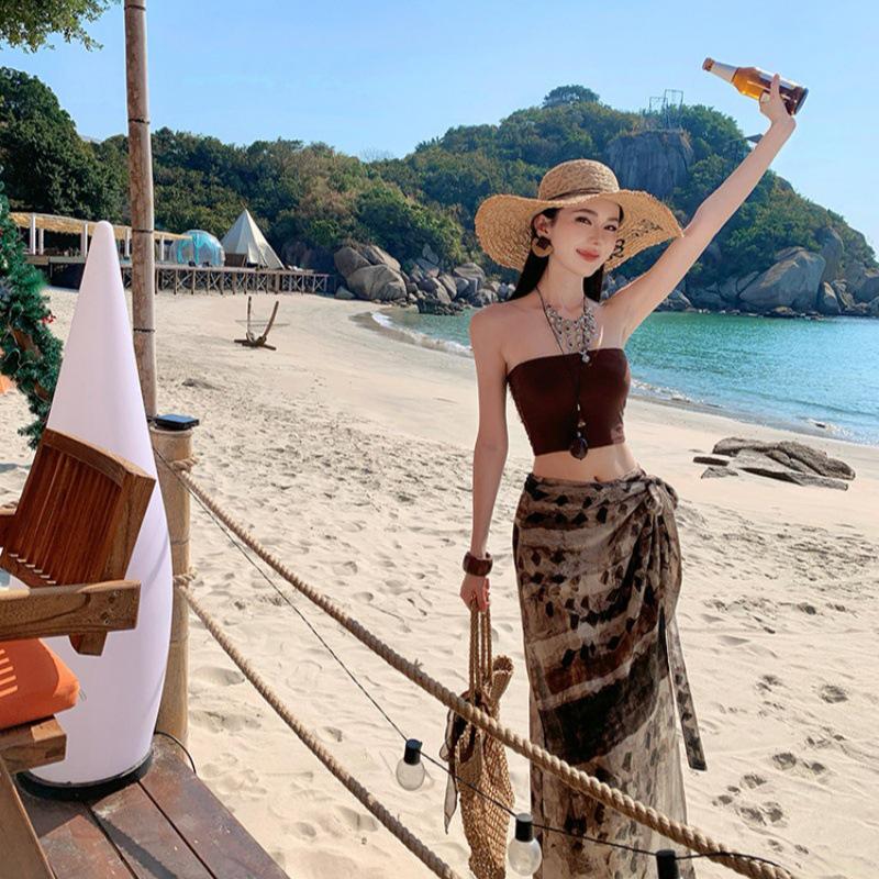 Yunnan Seaside Holiday Women's Strapless Vest & Retro Print Skirt Set