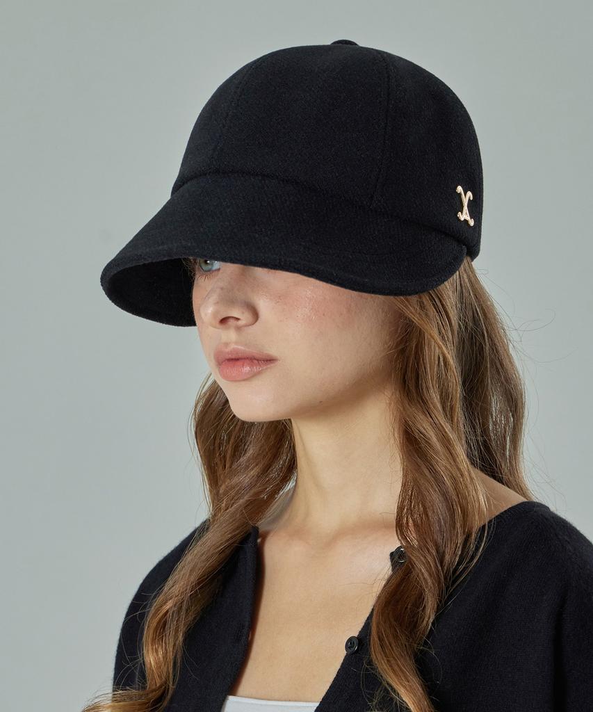 Bajal Va Curved Studded Link Bonnet Hat Black