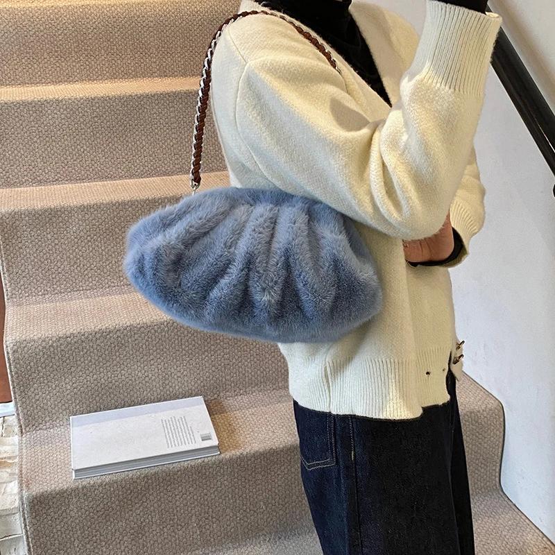 Women Faux Fur Shoulder Bag Winter Warm Soft Plush Hobo Bag Large Capacity Purse Fluffy Dumpling Pouch Underarm Chain Bag