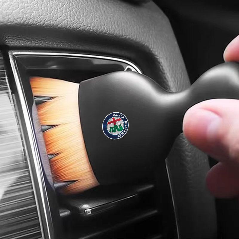 Keychain Car Air Vent Cleaning Soft Brush With Casing Clean Tool Dusting Crevice Brush For Alfa Romeo 4C 159 166 Giulia 156 147