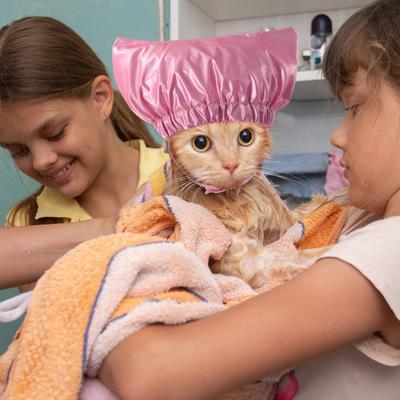 Bade-Duschhaube für Katze Doppelte wasserdichte Schichten Baden Duschen Hunde-Duschhaube Verhindert, dass Wasser in die Ohren gelangt