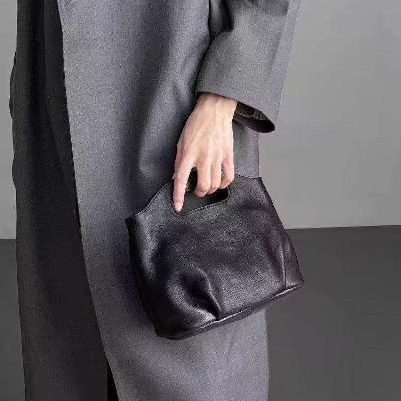 Korean niche retro handbag women's new work commuting versatile high-texture soft leather large-capacity messenger bag