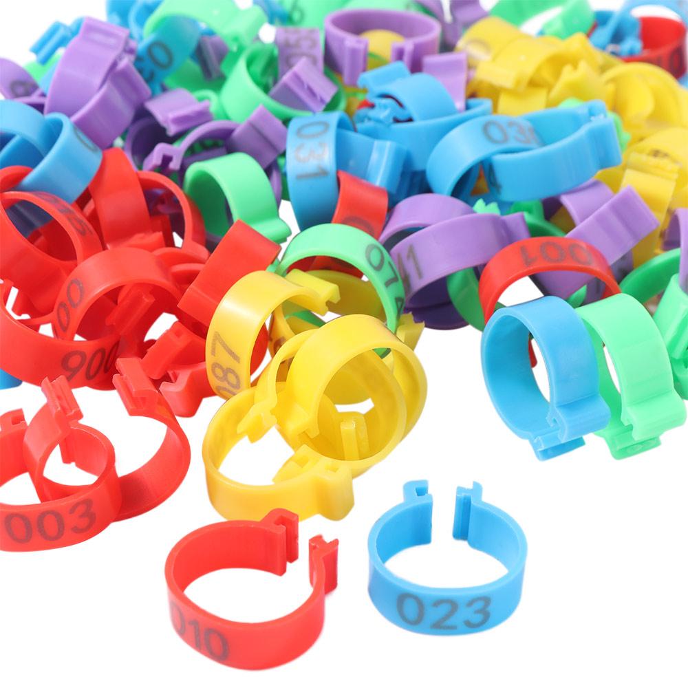 100 ks přenosných značek na nohy drůbeže plastový 16/20mm kroužek na nohu s číslem písmenem 5 barev kroužky na nohy ptáků