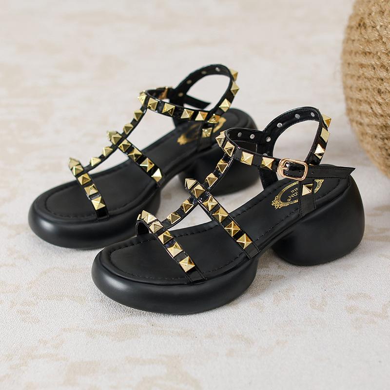 Sandals women's new summer muffin thick soles increase without tiring feet with skirts, beach shoes