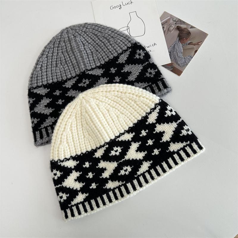 Unisex Retro Argyle Knit Beanie - Warm, Color Block Wool Hat for Big Head Sizes, Perfect for Fall and Winter